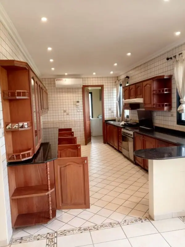 BEACH VILLA FOR SALE IN MOMBASA