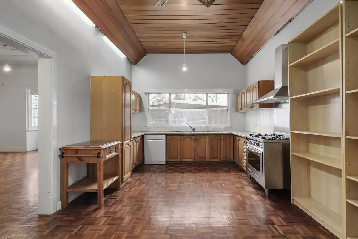 HOUSE FOR SALE IN SYOKIMAO