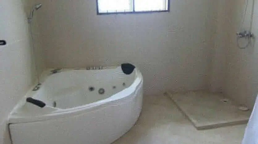 5 BEDROOM HOUSE FOR SALE IN NAKURU
