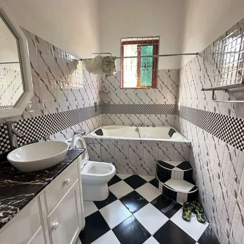 2 BDRM APARTMENT FOR SALE IN NAIROBI.
