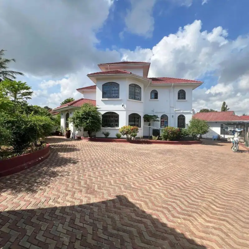 TOWN HOUSE FOR SALE IN SYOKIMAO
