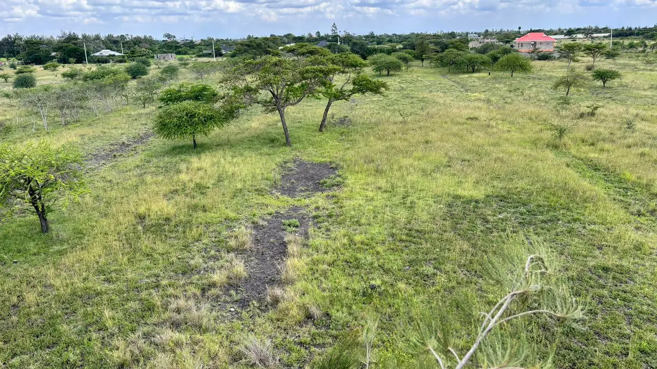 50 BY 100 PLOTS FOR SALE IN JUJA FARM.
